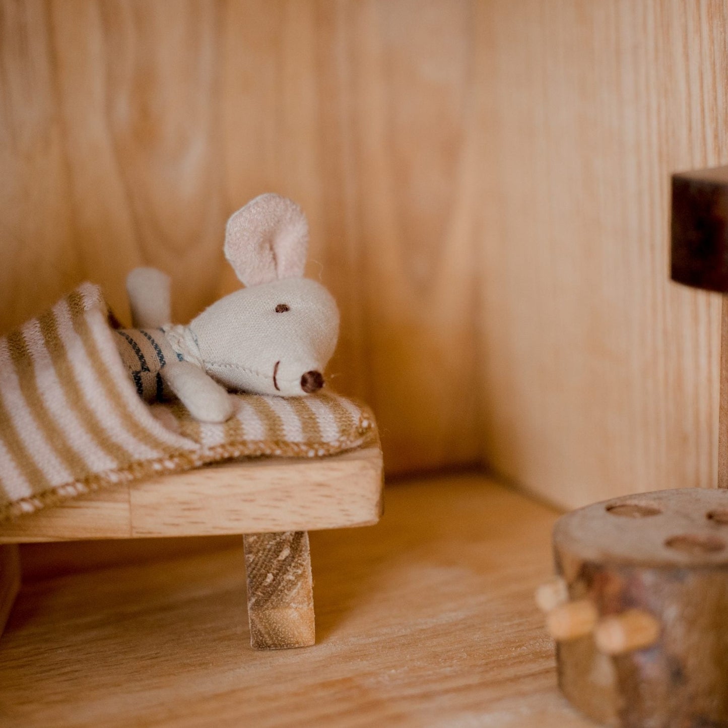Cottage Doll House - Little Reef and Friends