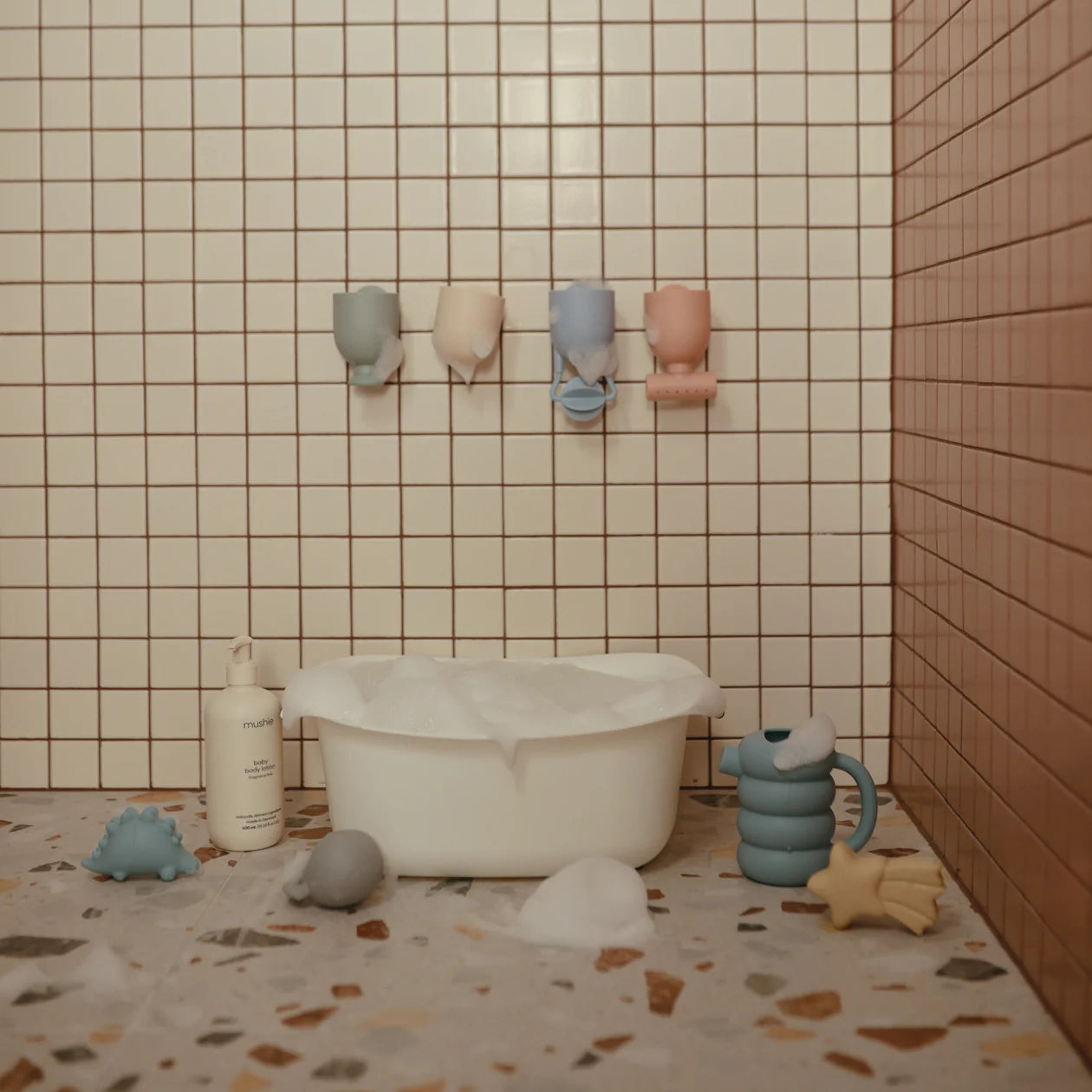 Mushie Bath Bath Play Set - Pour & Play