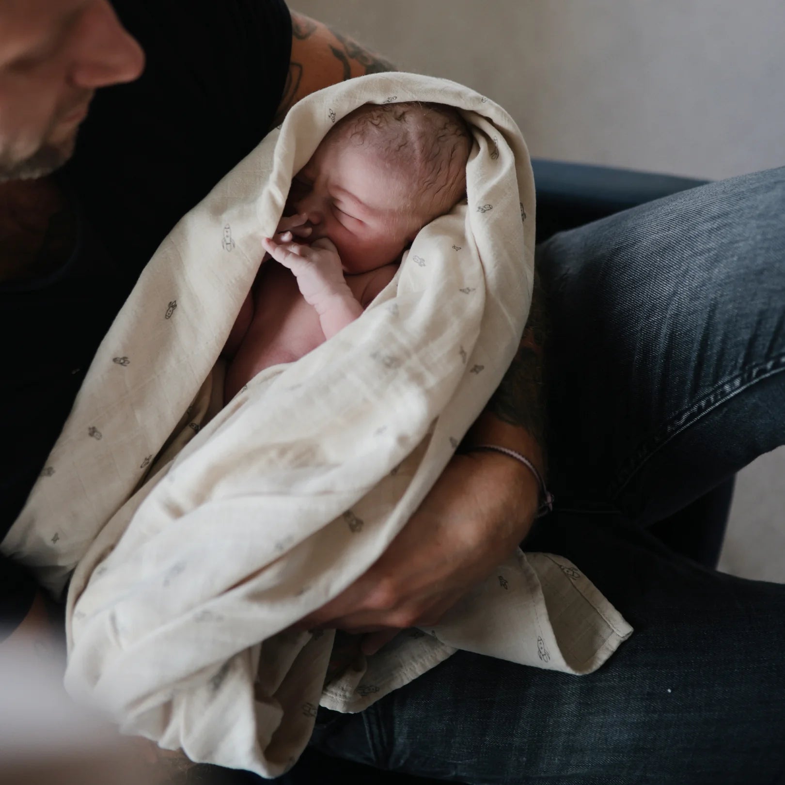 Mushie Organic Muslin Swaddle - Falling Stars - Little Reef and Friends