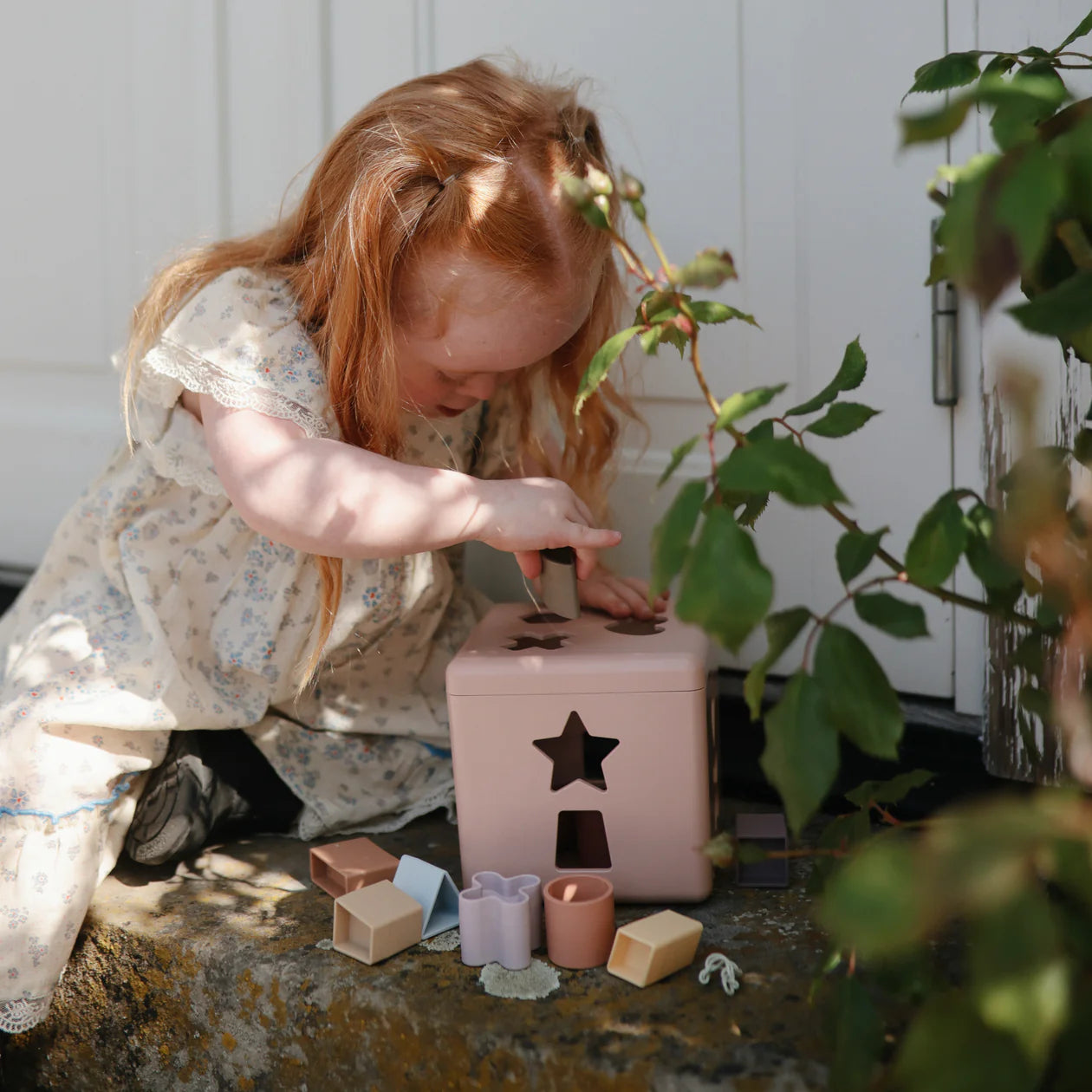 Mushie Shape Sorting Box - Petal