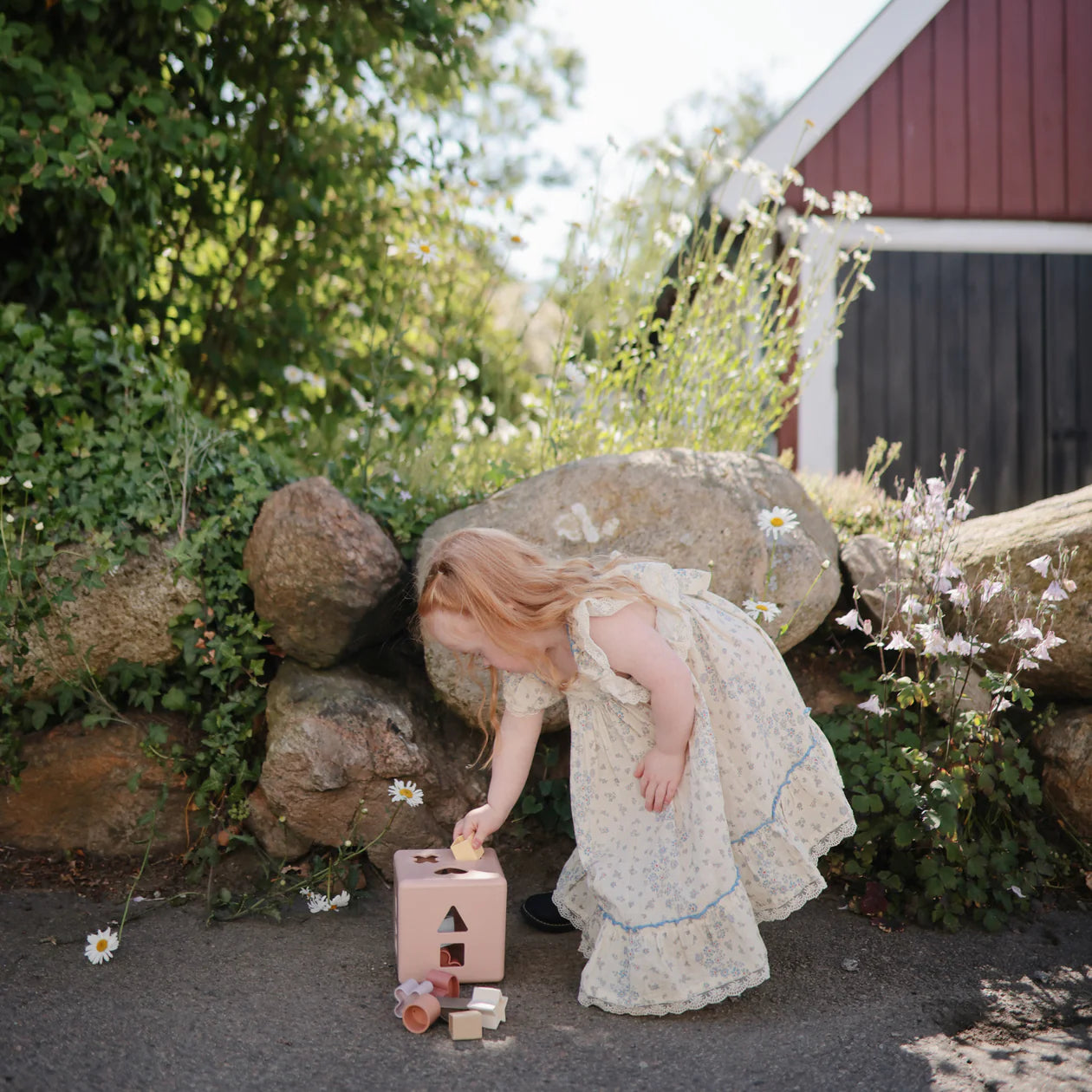 Mushie Shape Sorting Box - Petal