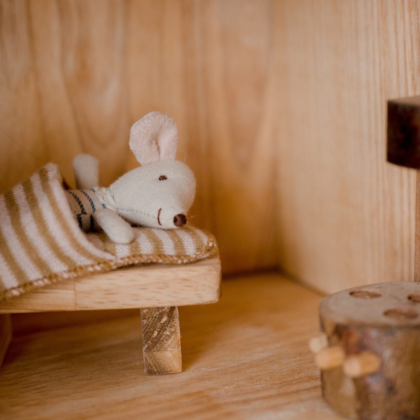Cottage Doll House - Little Reef and Friends