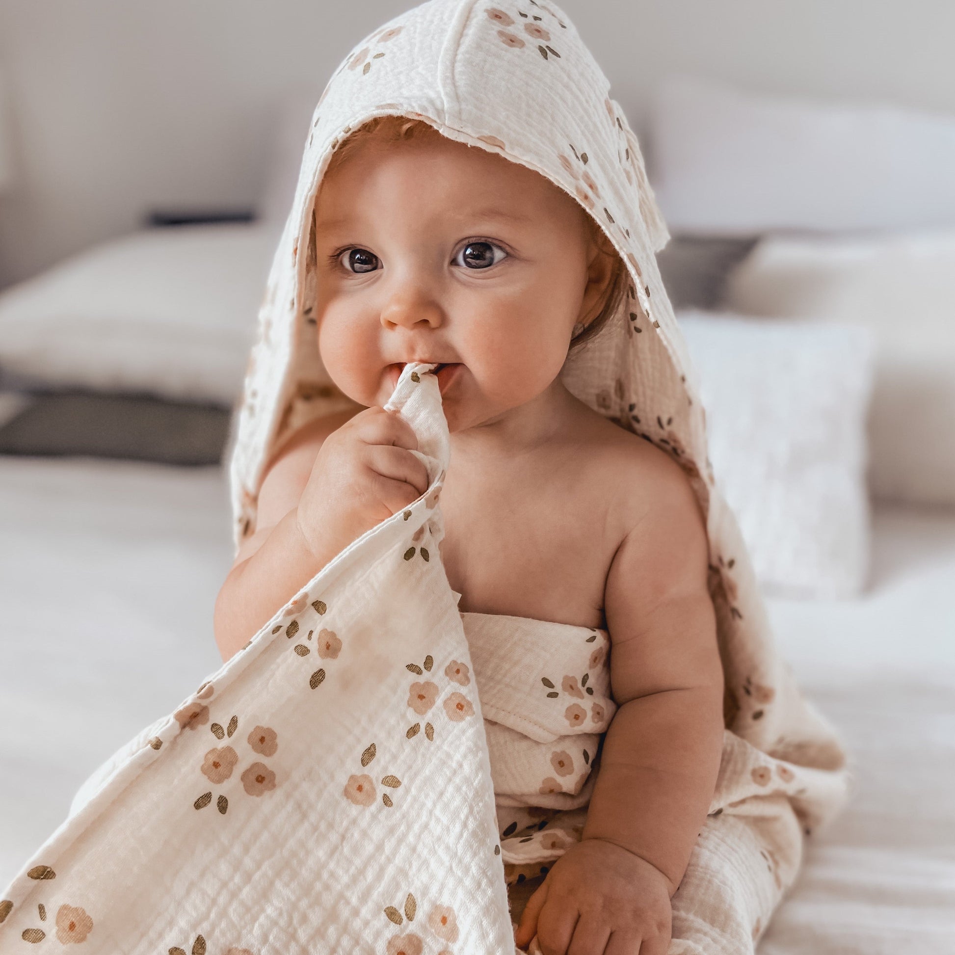 Organic Hooded Baby & Toddler Towel - Daisy - Little Reef and Friends