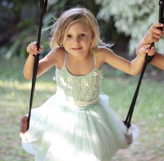 Traditional Wooden Swing - Black - Little Reef and Friends